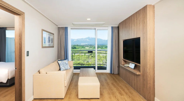 Номер Deluxe с балконом и с видом на горы Kensington Resort Seorak Beach