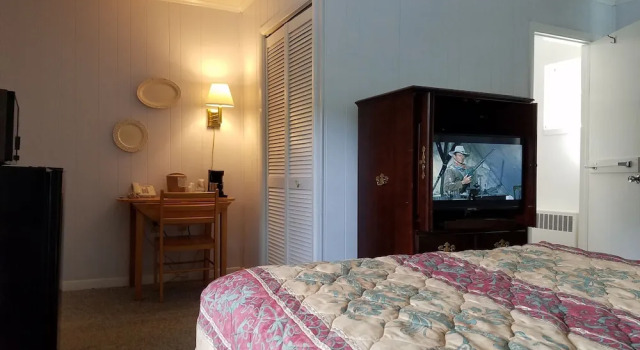 Четырёхместный номер Economy с видом на горы Roseloe Motel