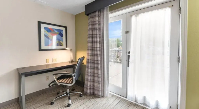 Двухместный номер Standard с видом на бассейн Holiday Inn Express - Columbus Downtown by IHG