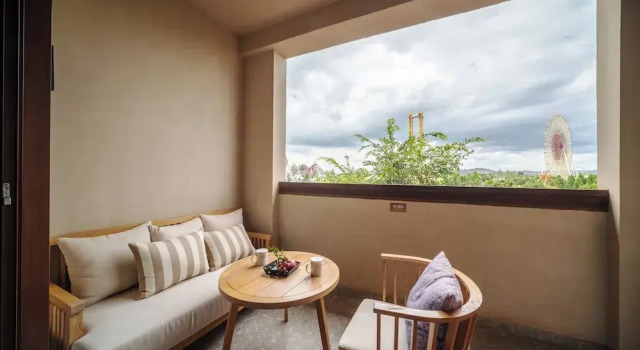 Номер Premium с балконом Crowne Plaza Kunming Ancient Dian Town by IHG