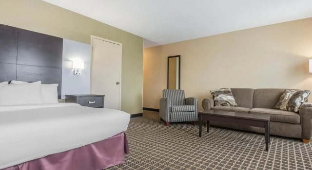 Quality Inn & Suites Downtown Windsor