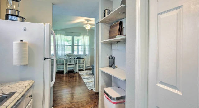 Коттедж Cozy Montgomery Home: Walk to Lake Conroe!