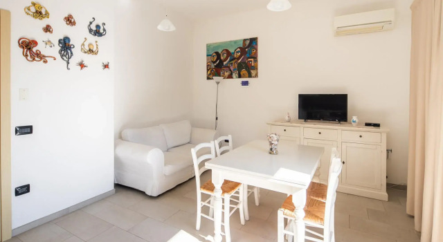 Welcomely - Porto Corallo Seafront, Забронировать Отель Отели Орозеи с парковкой, рядом с Пляж Кала Джинепро, Парковка
