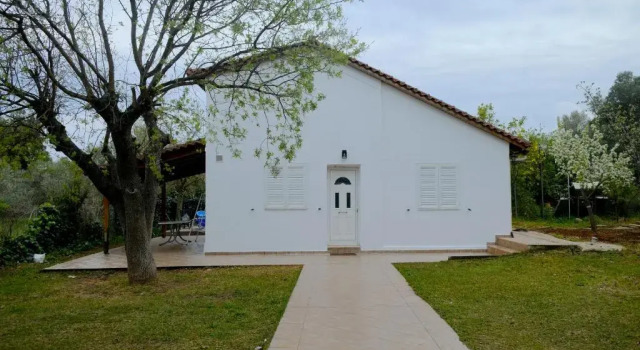 Seaside 5 Bedroom Spacious Villa close to airport