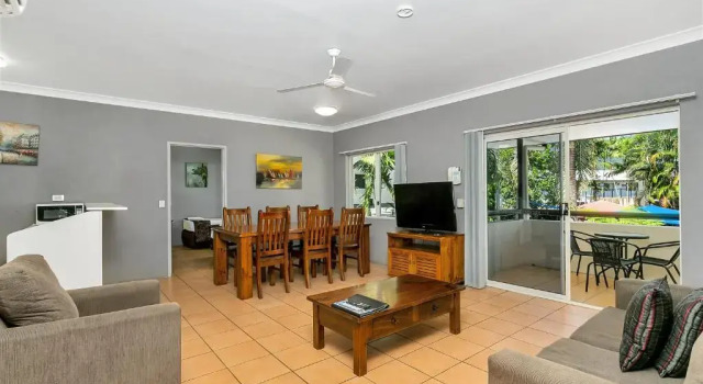 Апартаменты Deluxe Cairns Reef Apartments & Motel
