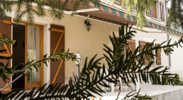 Les Louchardes, Rezervovat Hotel  