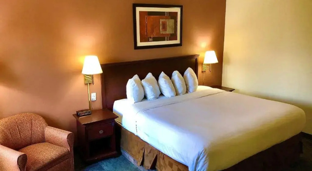Номер Standard Ramada by Wyndham Spokane Valley