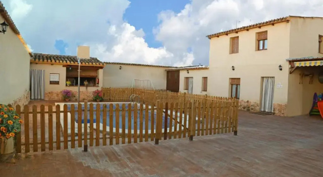 Бунгало Casa Rural la Quinteria de Sancho piscina para tres apartamentos