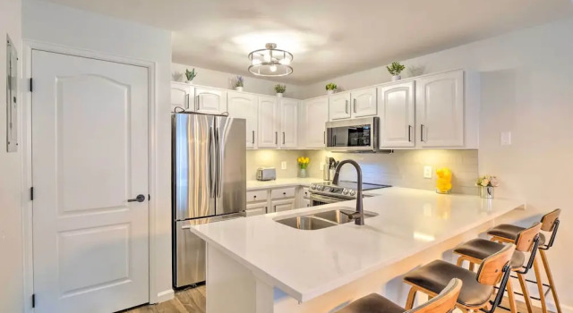 Balcony & Hot Tub Access: Modern Breck Escape!