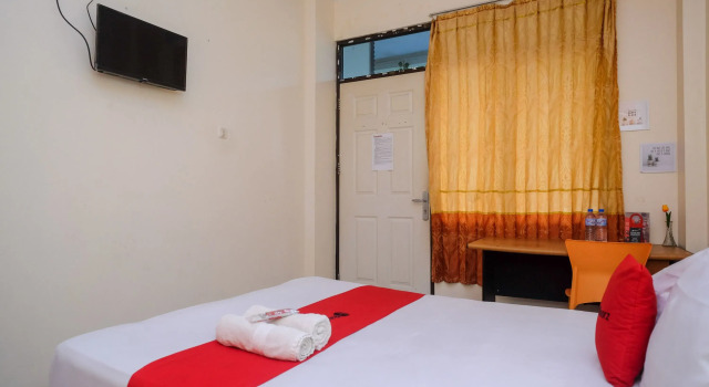 Номер Standard RedDoorz @ Jalan Pramuka Manado