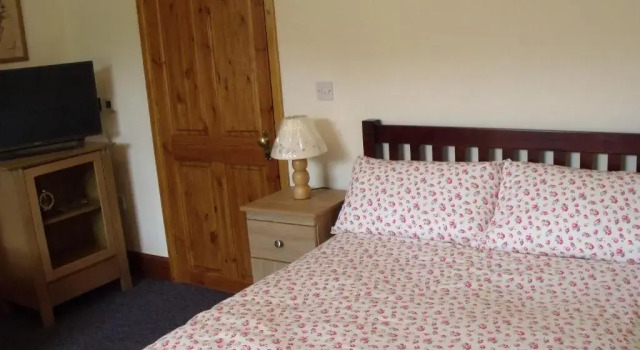 cosy ground floor disabled friendly room in farm house, จอง พักในฟาร์ม Llandderfel กวินเนดด์