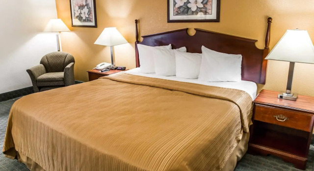 Номер Standard La Quinta Inn & Suites by Wyndham Fayetteville I-95