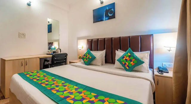 Двухместный номер Economy с балконом Treebo Clarissa Resort with Swimming Pool