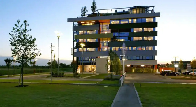 NEW IPOINT HOTEL, Забронировать Отель Сан-Джованни-ин-Персичето провинция Болонья