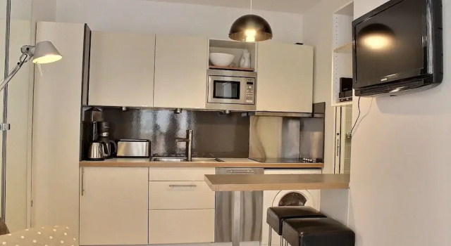 S05003 - Sophisticated Studio for 2 People in the Latin Quarter, Забронировать Отель Париж Иль-де-Франс, рядом с Сюлли – Морлан