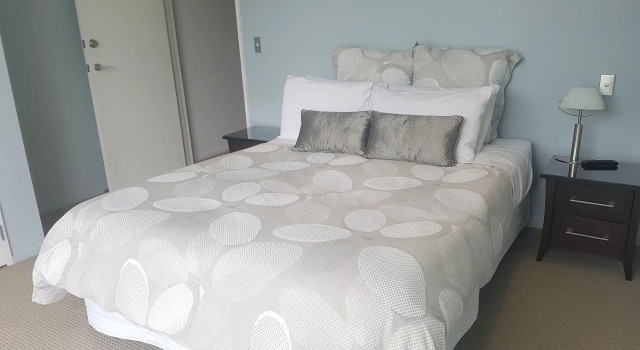 One Ten Apartment 8, Rezerwuj Apartament Hotele w Auckland Region z parkingiem, Parking