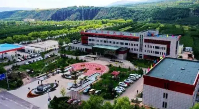 Ningxia Travel Investment Yuanfeng Hotel, Rezerwuj Hotel Hotele w Guyuan z parkingiem, Parking