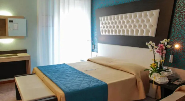 Трёхместный номер Standard с балконом Hotel Hollywood***S