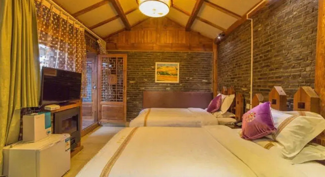 Floral Hotel Lijiang Qinjin Palace, Забронировать Отель Отели Лицзян 3 звезды, рядом с Улица Сквер-стрит Древнего города Даянь, 3*