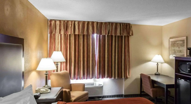 Двухместный номер Business AmericInn by Wyndham Cedar Rapids North