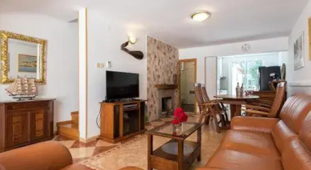 Holiday House Popic, Buchen Sie Villa Hotels in Gespanschaft Split-Dalmatien mit Pool, Schwimmbad