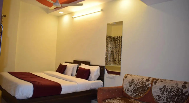 Hotel Royal Stay, Boek Hotel Goedkope hotels in Bodakdev