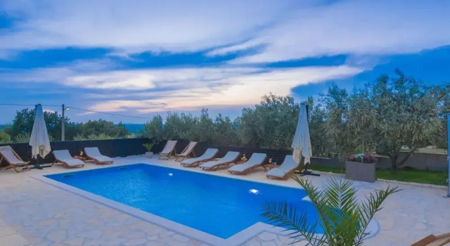 Вилла Beautiful Villa in Lisicic With Private Pool
