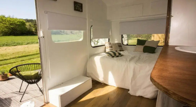 Ma caravane dans les collines, Rezervați Hotel Villeneuve-la-Comptal Languedoc-Roussillon