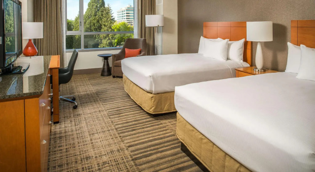 Четырёхместный номер Standard с видом на парк Hilton Vancouver Washington