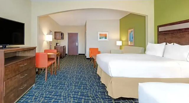 Четырёхместный люкс Holiday Inn Express Hotel and Suites Monahans I-20 by IHG