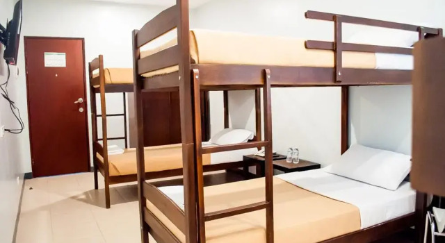 Кровать в общем номере Seasons Hotel Sablayan