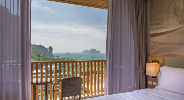 Двухместный люкс с балконом и с видом на море Holiday Inn Resort Krabi Ao Nang Beach by IHG