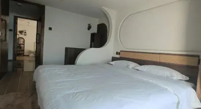 Люкс с 3 комнатами с видом на море Floral Hotel·Free Travel Beach Hotel (Evergrande Golden Beach Branch)