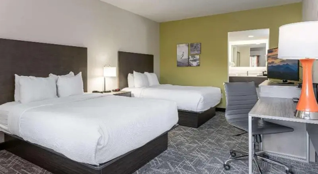 Четырёхместный номер Standard Quality Inn Asheville Downtown Tunnel Rd