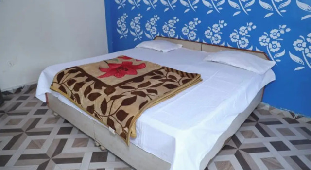 Трёхместный номер Deluxe Hotel Omkaar & Restaurant Chinyalisaur