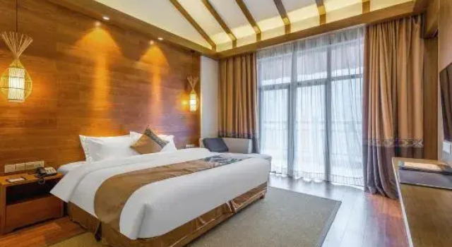 Люкс с балконом Nverzhai Holiday Hotel