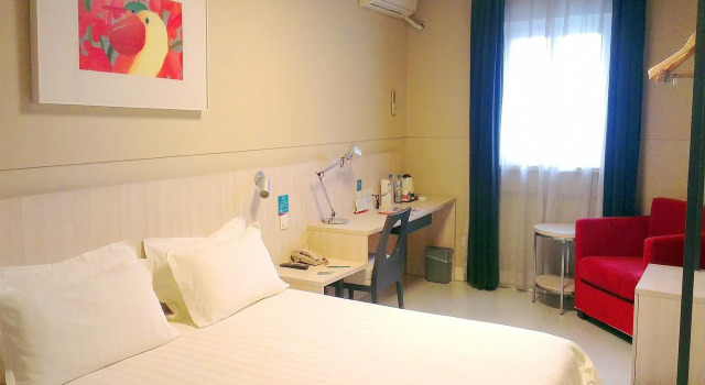 Jinjiang Inn Lijiang Qixing Street Branch, Забронировать Отель Отели Лицзян с бассейном, рядом с Улица Сквер-стрит Древнего города Даянь, Бассейн