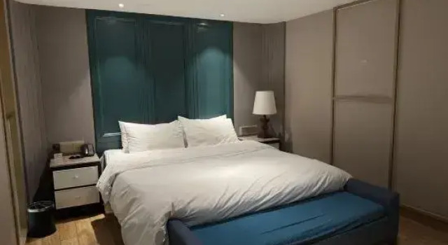 Люкс World Hotel (Jinan Hexie Square Qilu Children's Hospital)