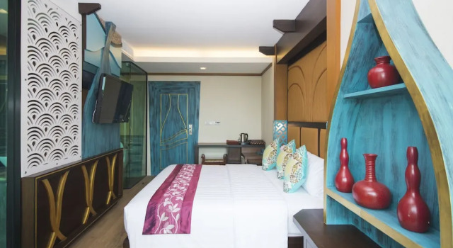 Полулюкс Phi Phi Nice Beach Hotel Hip