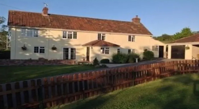 Slades Farm Leisure, Забронировать Фермерский дом Уэстбери 