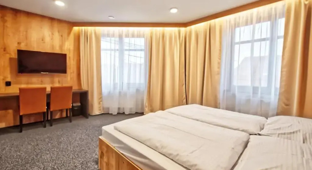 Люкс Deluxe Restaurace a Penzion Praha