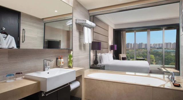 Двухместный номер Premium Crowne Plaza Shanghai Xiayang Lake by IHG