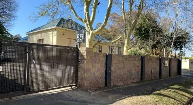 Slumber Lake Guest House, Забронировать Отель Йоханнесбург Гаутенг, рядом с University of Johannesburg