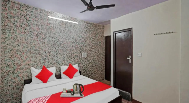 OYO Flagship 70188 S R Hotel