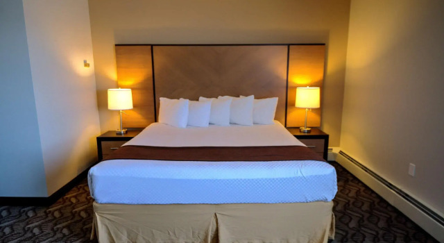 Двухместный номер Standard Days Inn by Wyndham Airdrie