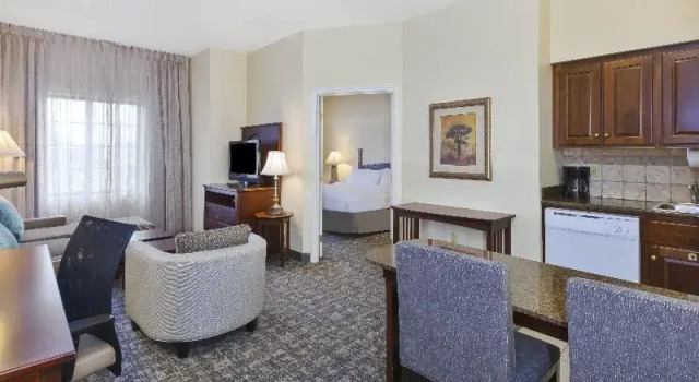 Номер Standard Staybridge Suites Lansing-Okemos by IHG
