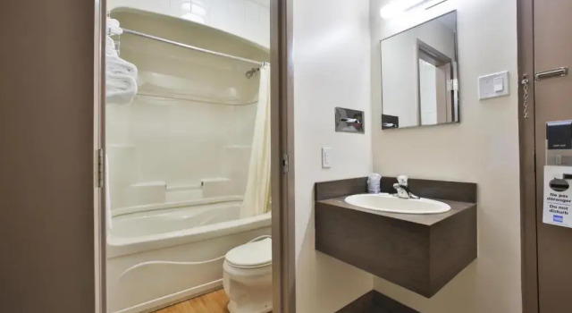 Номер Deluxe King Hotel
