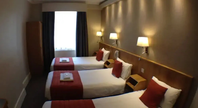 Трёхместный номер Standard Columbus Hotel