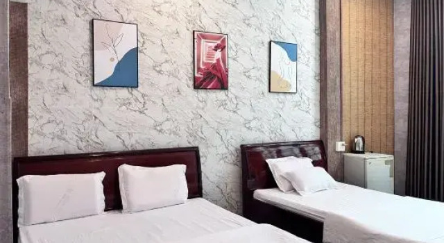 Кровать в общем номере Trung Hau Hotel