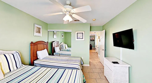 Gulf Shores Condo Ideal for Snowbirds by RedAwning, Boek Appartement Gulf Shores 